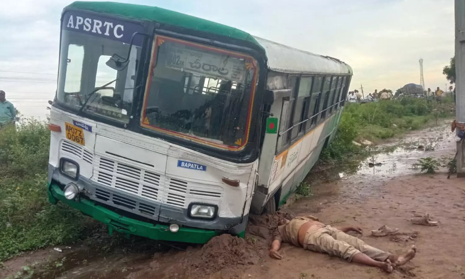 RTC driver dies of heart attack while driving bus in Bapatla