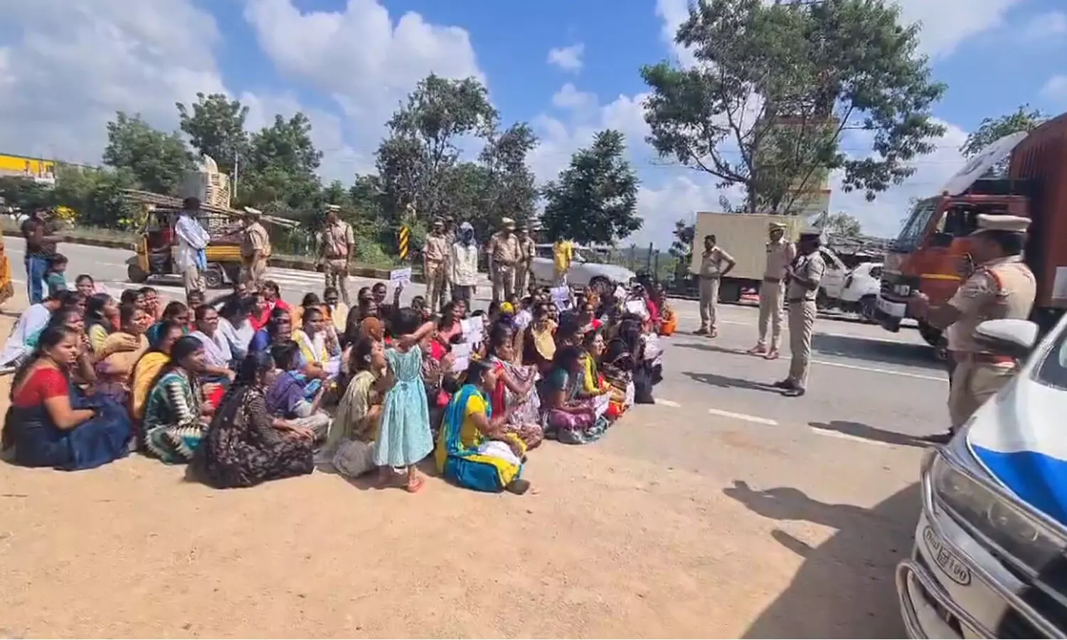 Police family members protest in Nalgonda, demand duty reforms