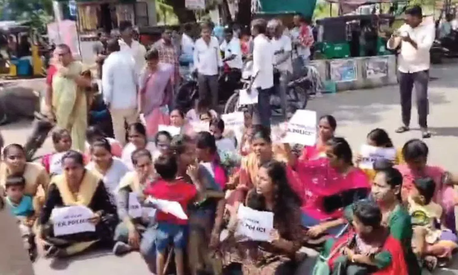 Constables families protest in Warangal over lack of leave, forced overtime